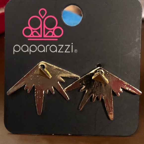 Last Pair of Paparazzi!💍Paparazzi post earrings - Picture 2 of 4